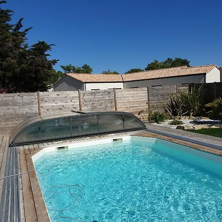 بيت للعطل House With Private Pool *