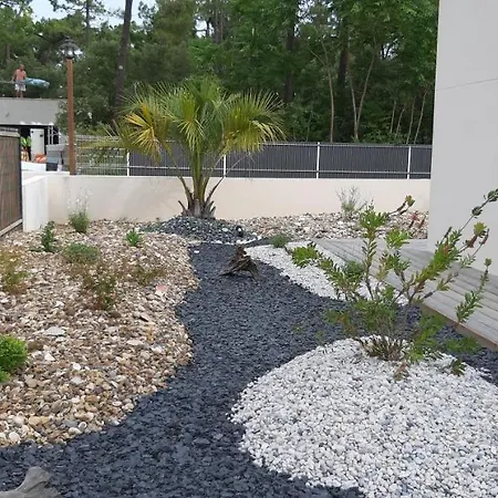 בית נופש House With Private Pool סן ז'אן דה מון