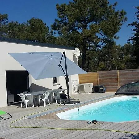 בית נופש House With Private Pool סן ז'אן דה מון