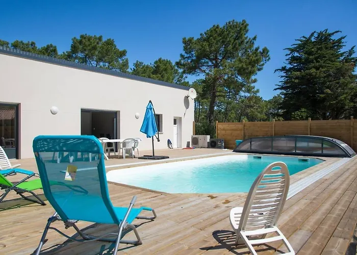 House With Private Pool Дом отдыха Сен-Жан-де-Мон