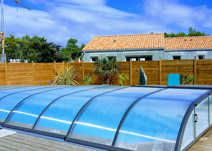 House With Private Pool Дом отдыха Сен-Жан-де-Мон