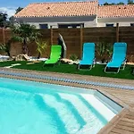 בית נופש House With Private Pool סן ז'אן דה מון