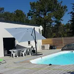 בית נופש House With Private Pool סן ז'אן דה מון